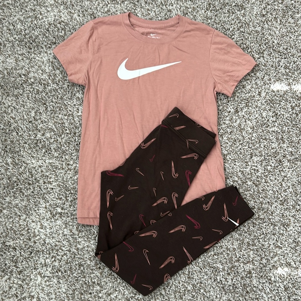 Nike Tee Shirt & Leggings Set Size Small